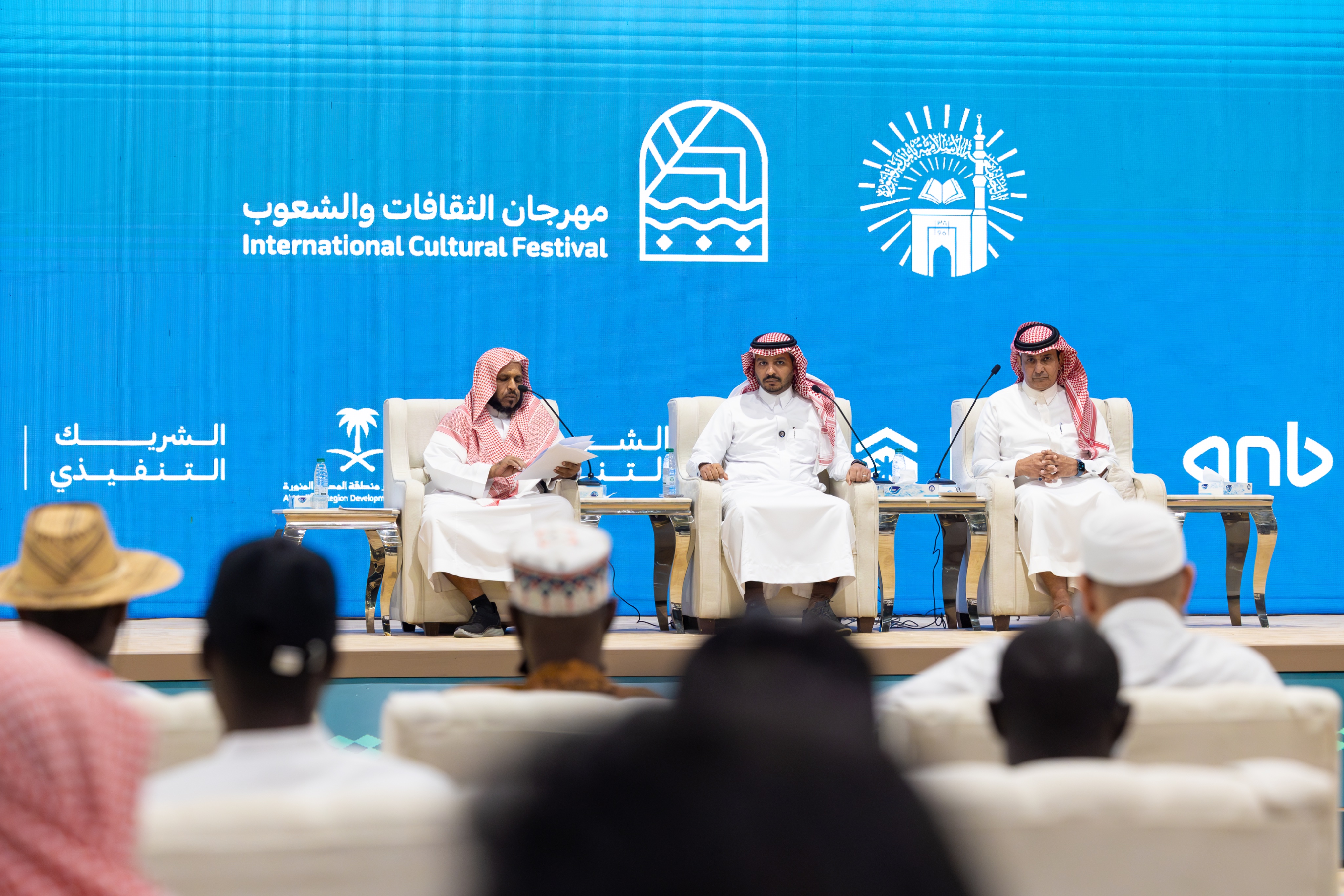 ضمن فعاليات المهرجان..نظمت الجامعة لقاءً ثقافيًا بعنوان: (مهرجان الثقافات والشعوب على ضفاف وادي العقيق)